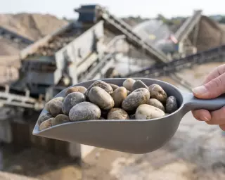 Triedený praný štrk 16/32